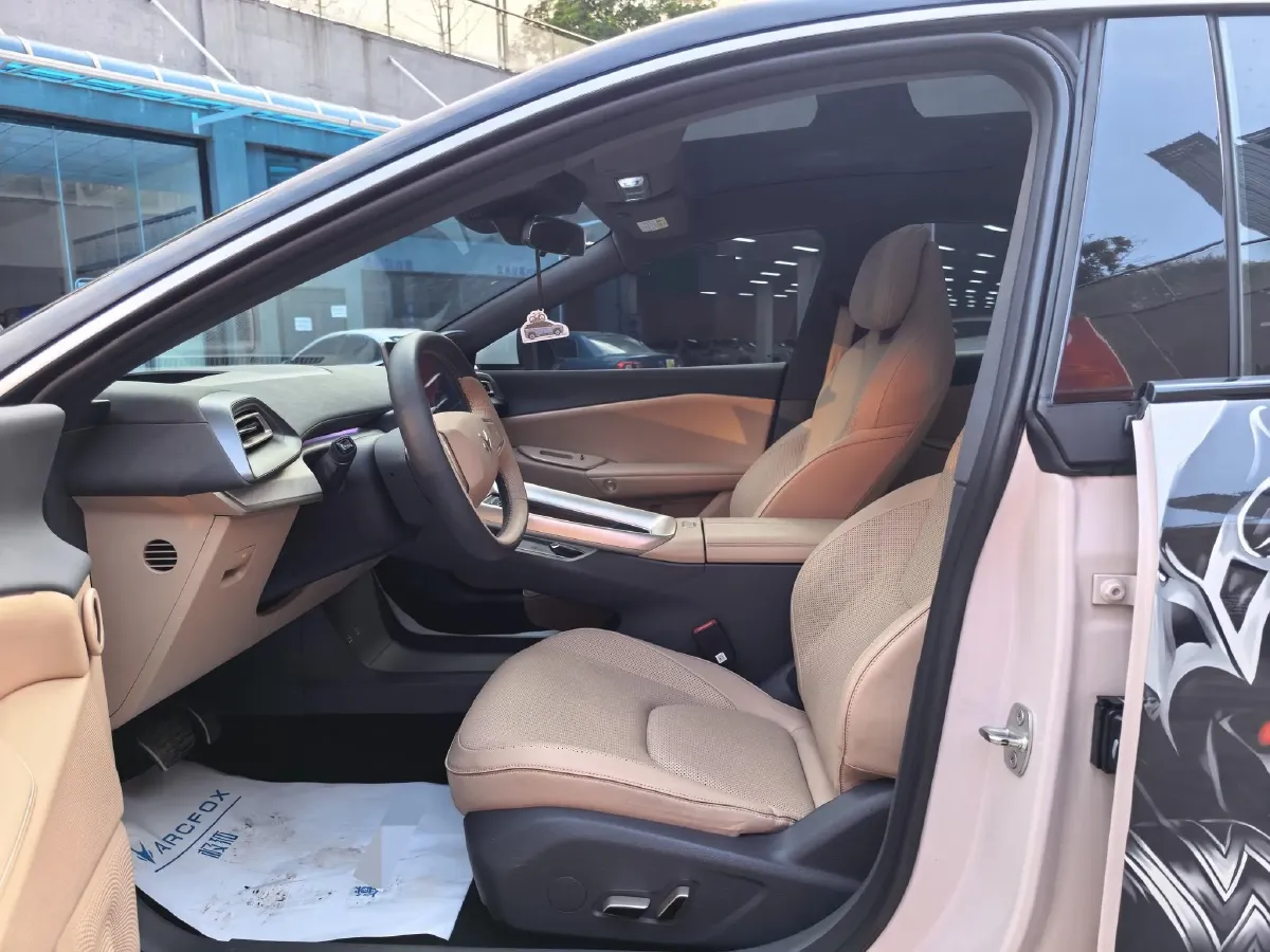 2024 ARCFOX αT5 BEV 79.2KWH,autocango,china used car exporter,china ev exporter,chinese used car exporter,chinese used ev exporter