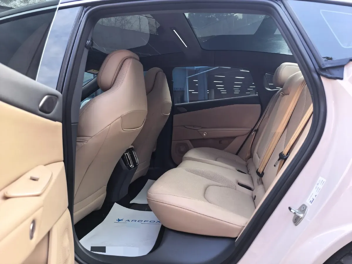 2024 ARCFOX αT5 BEV 79.2KWH,autocango,china used car exporter,china ev exporter,chinese used car exporter,chinese used ev exporter