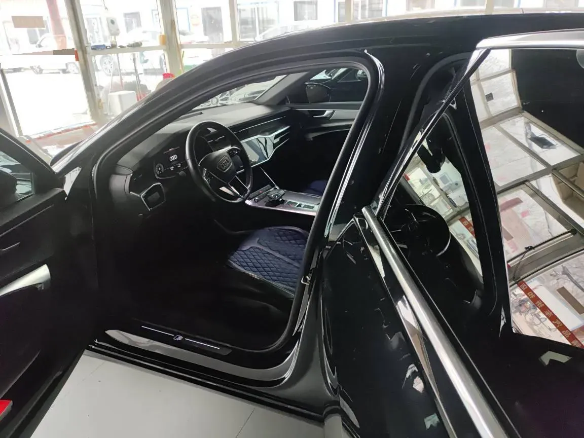 2021 Audi A6L 2.0T 224HP L4 7DCT,autocango,china used car exporter,china ev exporter,chinese used car exporter,chinese used ev exporter