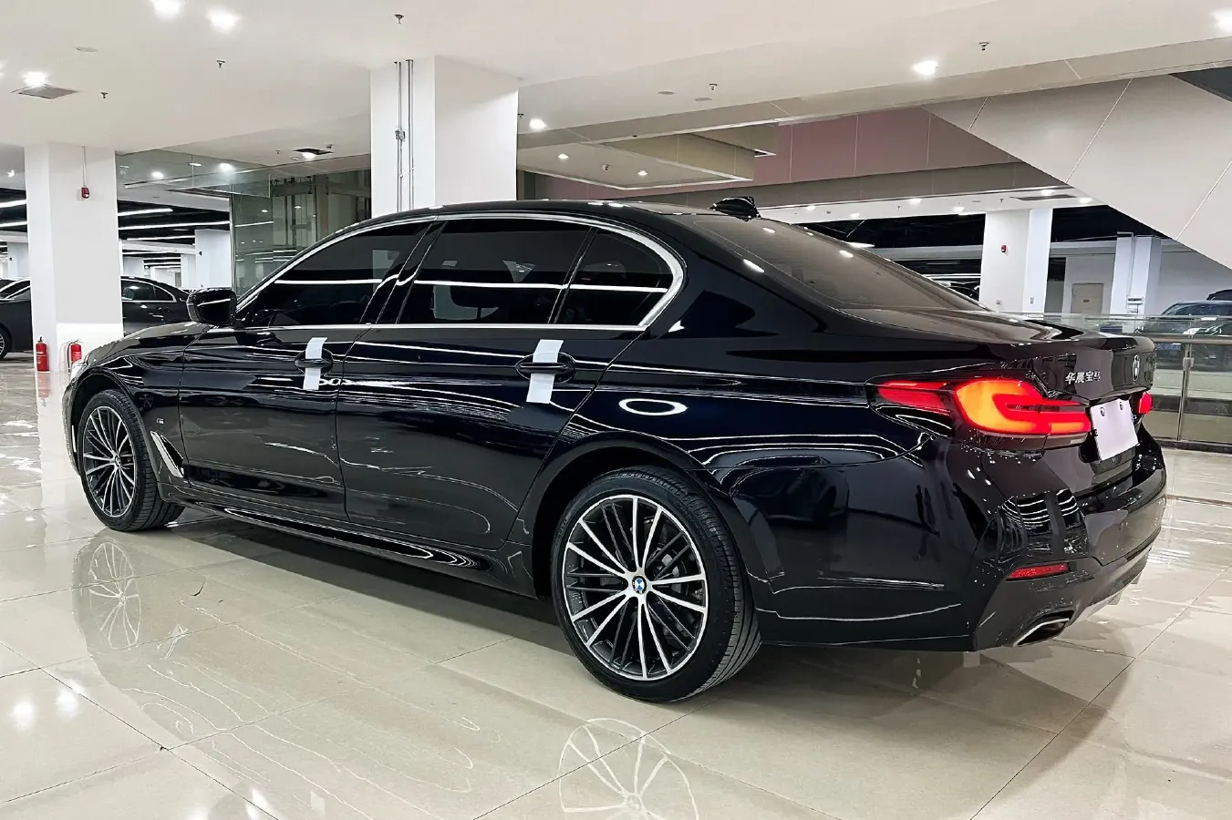 2023 BMW 5 Series 2.0T 245HP L4 8AT,autocango,china used car exporter,china ev exporter,chinese used car exporter,chinese used ev exporter