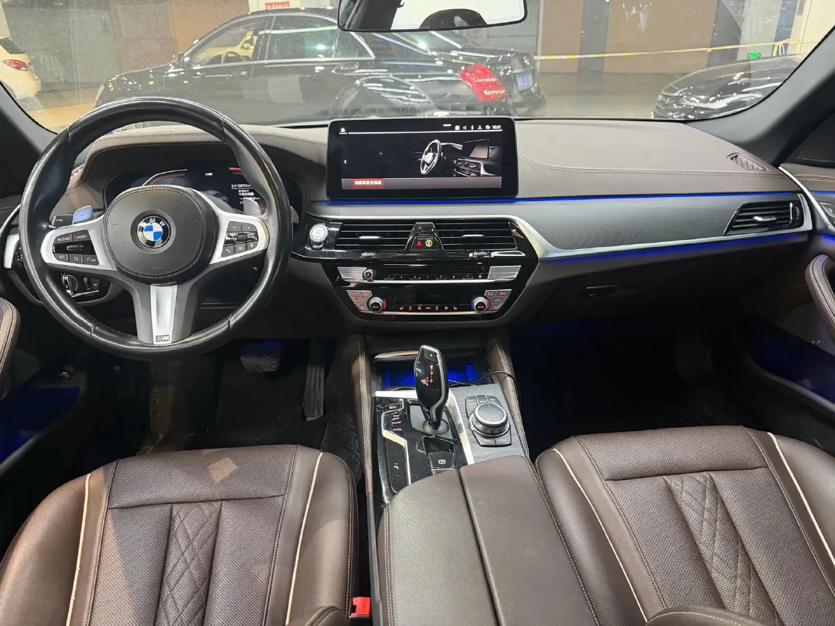 2022 BMW 5 Series 2.0T 252HP L4 8AT,autocango,china used car exporter,china ev exporter,chinese used car exporter,chinese used ev exporter
