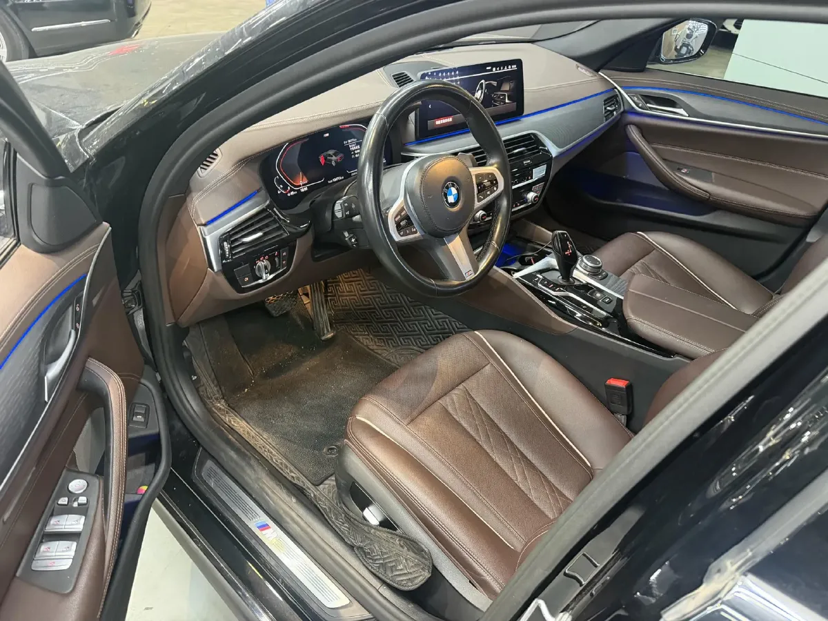 2022 BMW 5 Series 2.0T 252HP L4 8AT,autocango,china used car exporter,china ev exporter,chinese used car exporter,chinese used ev exporter