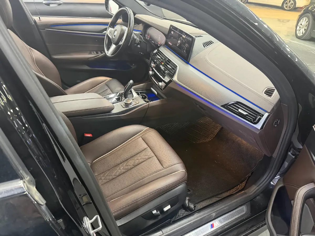 2022 BMW 5 Series 2.0T 252HP L4 8AT,autocango,china used car exporter,china ev exporter,chinese used car exporter,chinese used ev exporter