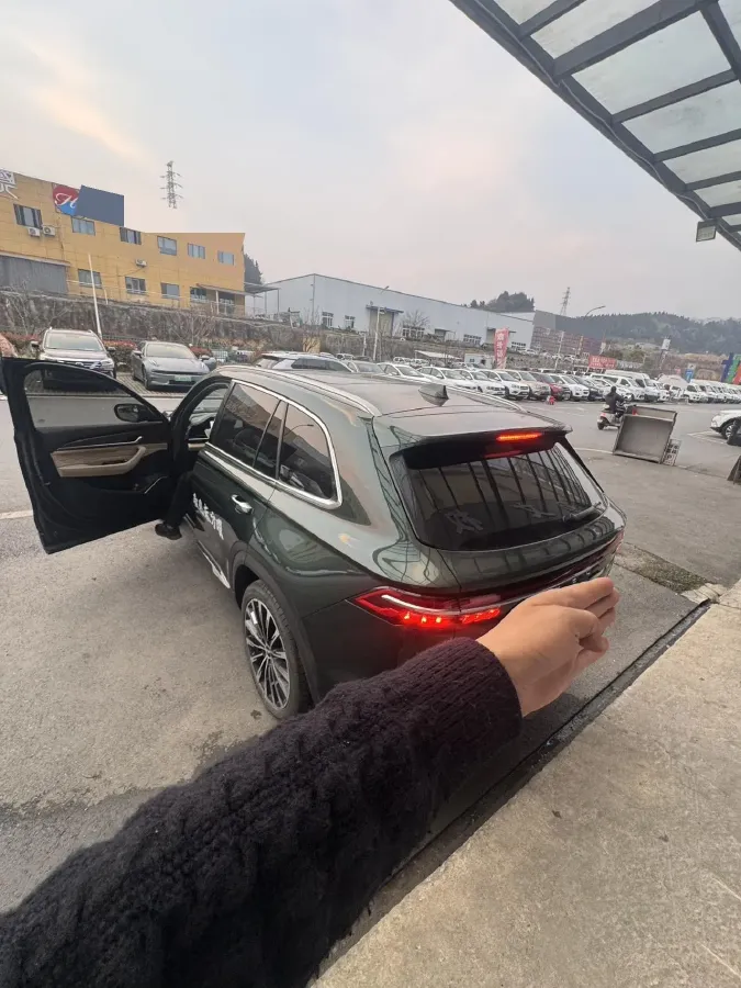 2025 Geely Monjaro 2.0T 238HP L4 8AT,autocango,china used car exporter,china ev exporter,chinese used car exporter,chinese used ev exporter