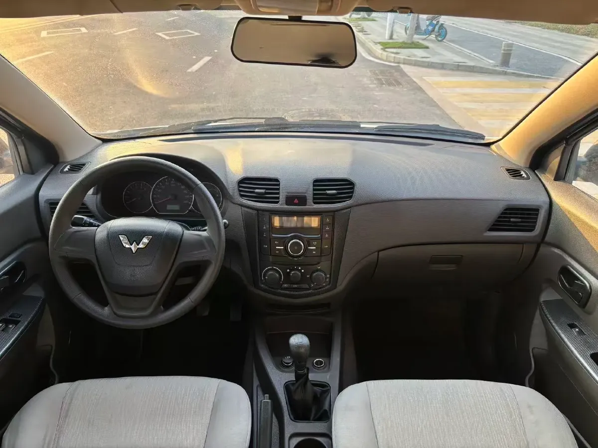 2015 WuLing HongGuang 1.5L 112HP L4 5MT,autocango,china used car exporter,china ev exporter,chinese used car exporter,chinese used ev exporter