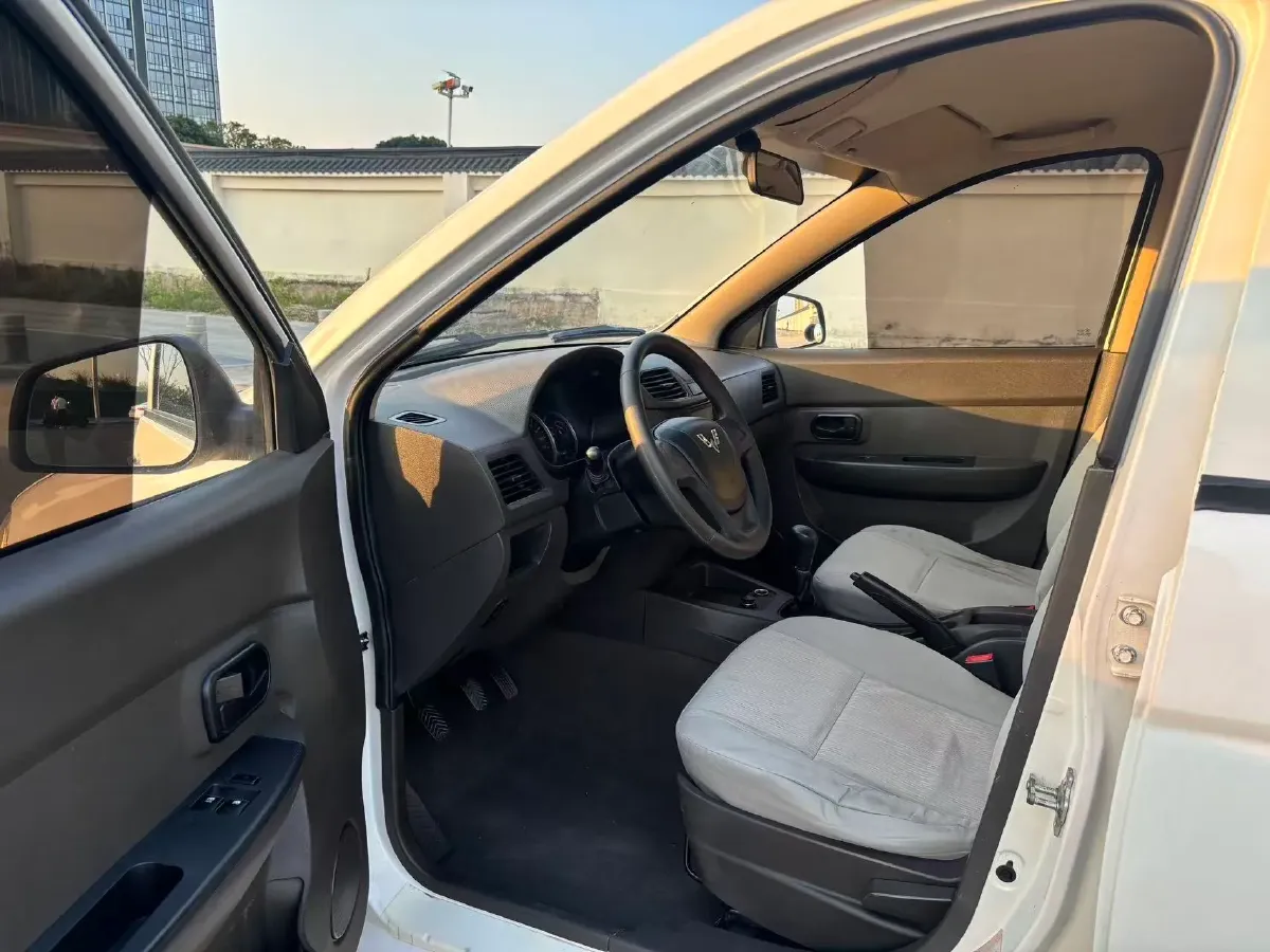 2015 WuLing HongGuang 1.5L 112HP L4 5MT,autocango,china used car exporter,china ev exporter,chinese used car exporter,chinese used ev exporter