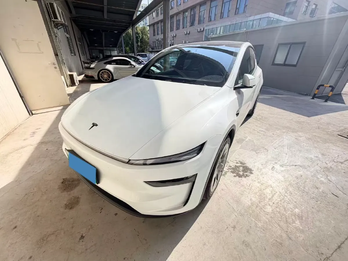 2025 Tesla Model Y L BEV,autocango,china used car exporter,china ev exporter,chinese used car exporter,chinese used ev exporter