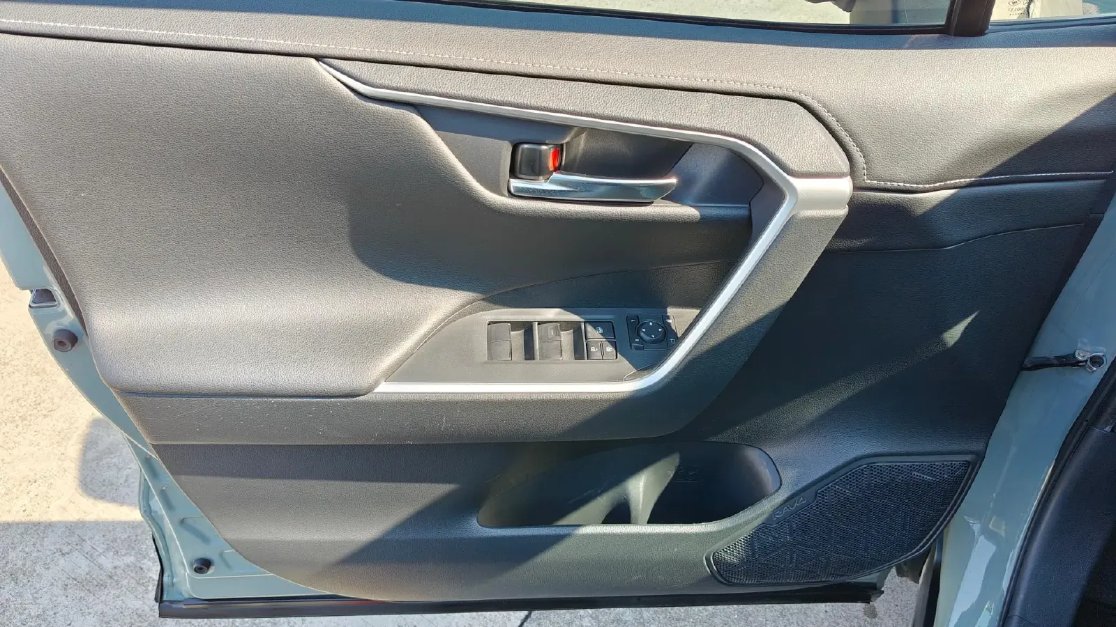 2021 Toyota RAV4 2.0L 171HP L4 CVT,autocango,china used car exporter,china ev exporter,chinese used car exporter,chinese used ev exporter