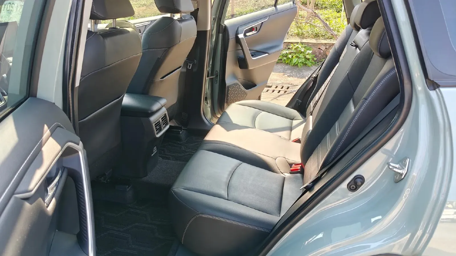 2021 Toyota RAV4 2.0L 171HP L4 CVT,autocango,china used car exporter,china ev exporter,chinese used car exporter,chinese used ev exporter