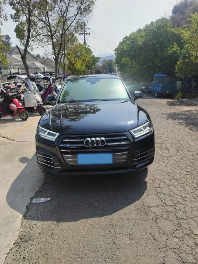 2020 Audi Q5L 2.0T 190HP L4 7DCT,autocango,china used car exporter,china ev exporter,chinese used car exporter,chinese used ev exporter