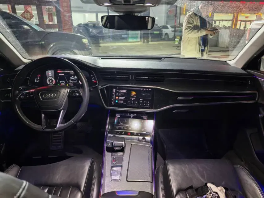 2022 Audi A6L 2.0T 190HP L4 7DCT,autocango,china used car exporter,china ev exporter,chinese used car exporter,chinese used ev exporter