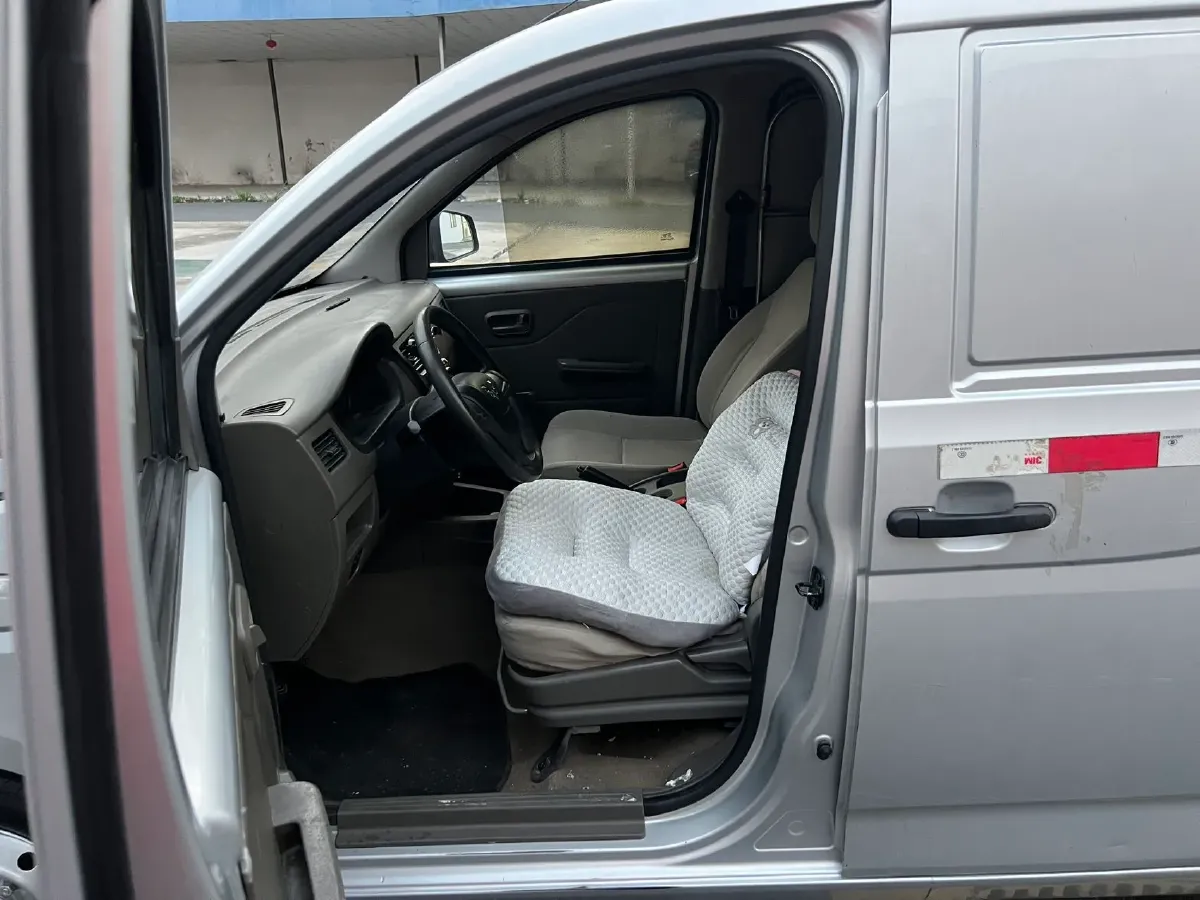 2019 WuLing RongGuang V 1.5L 99HP L4 6MT,autocango,china used car exporter,china ev exporter,chinese used car exporter,chinese used ev exporter