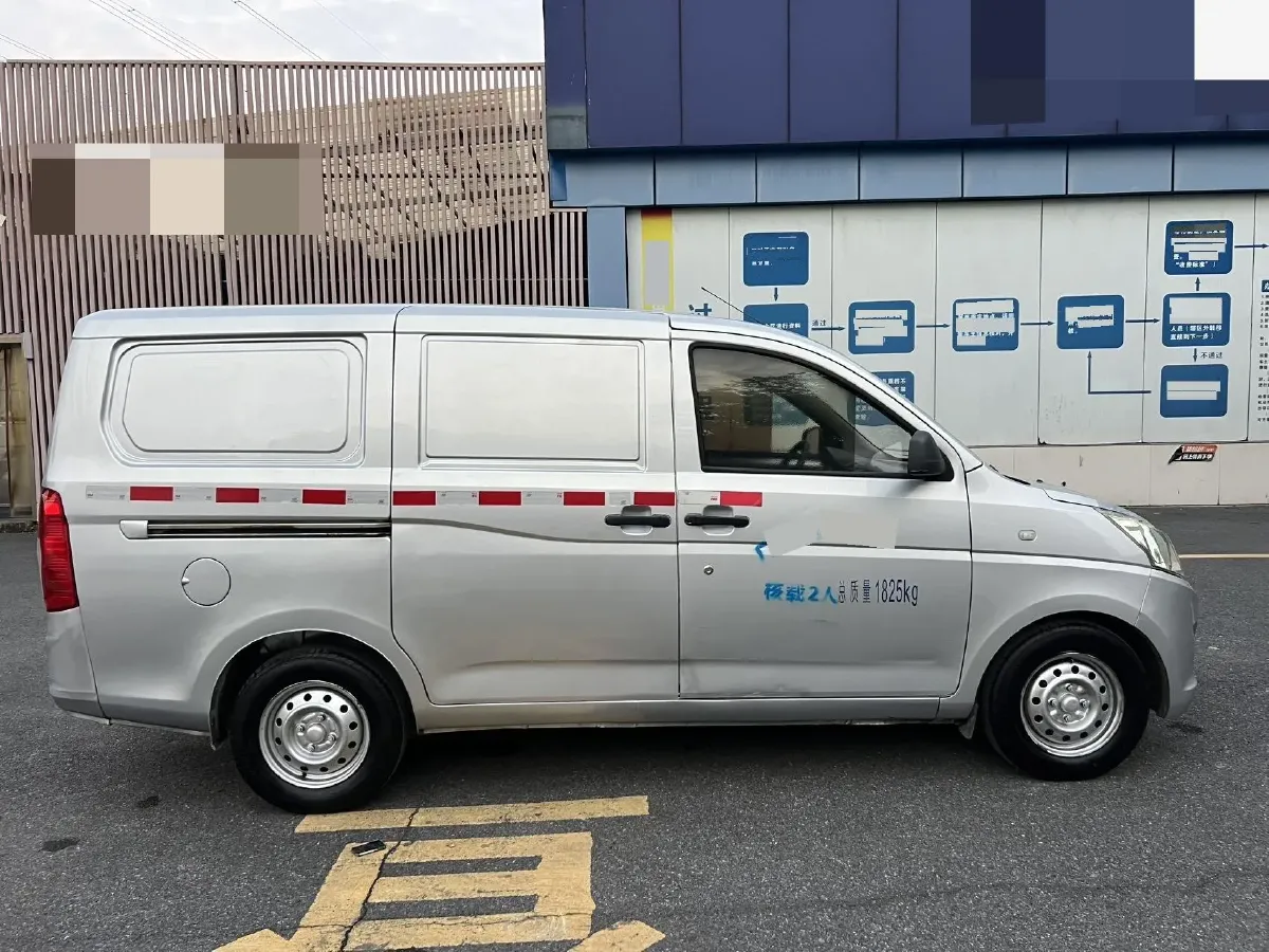 2019 WuLing RongGuang V 1.5L 99HP L4 6MT,autocango,china used car exporter,china ev exporter,chinese used car exporter,chinese used ev exporter