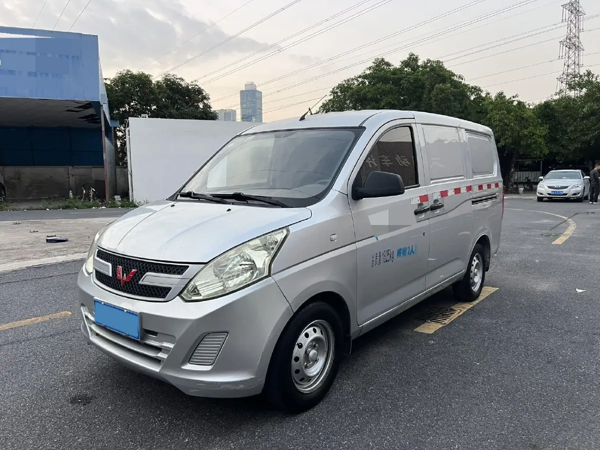 2019 WuLing RongGuang V 1.5L 99HP L4 6MT,autocango,china used car exporter,china ev exporter,chinese used car exporter,chinese used ev exporter