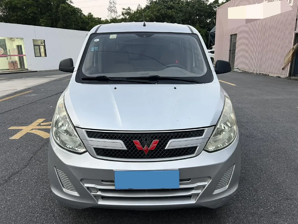 2019 WuLing RongGuang V 1.5L 99HP L4 6MT,autocango,china used car exporter,china ev exporter,chinese used car exporter,chinese used ev exporter