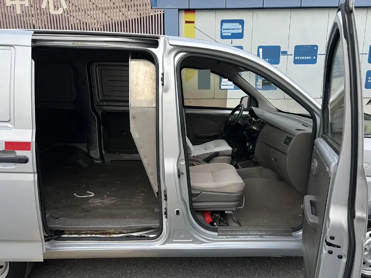 2019 WuLing RongGuang V 1.5L 99HP L4 6MT,autocango,china used car exporter,china ev exporter,chinese used car exporter,chinese used ev exporter