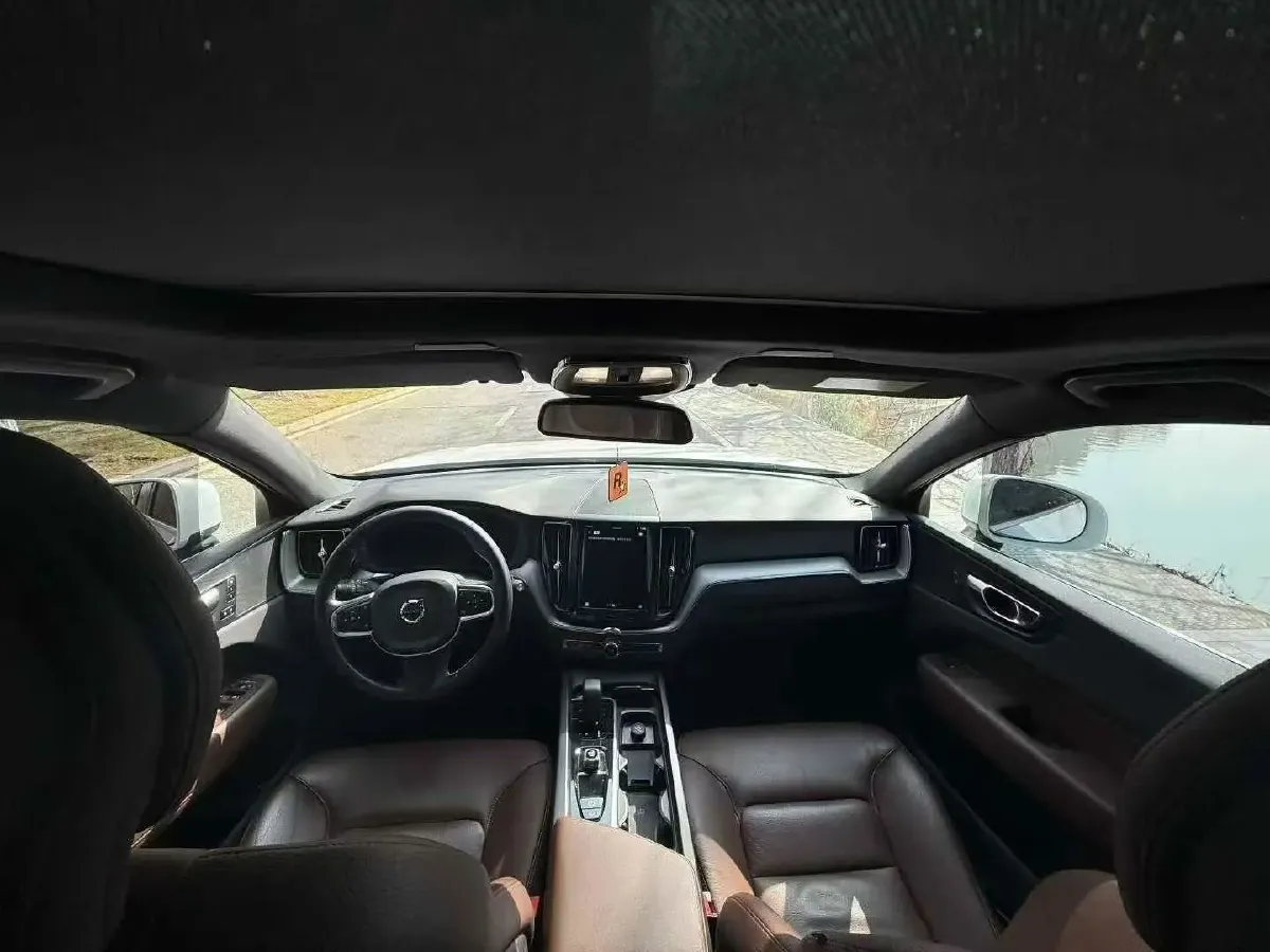 2023 Volvo XC60 2.0T 250HP L4 8AT,autocango,china used car exporter,china ev exporter,chinese used car exporter,chinese used ev exporter