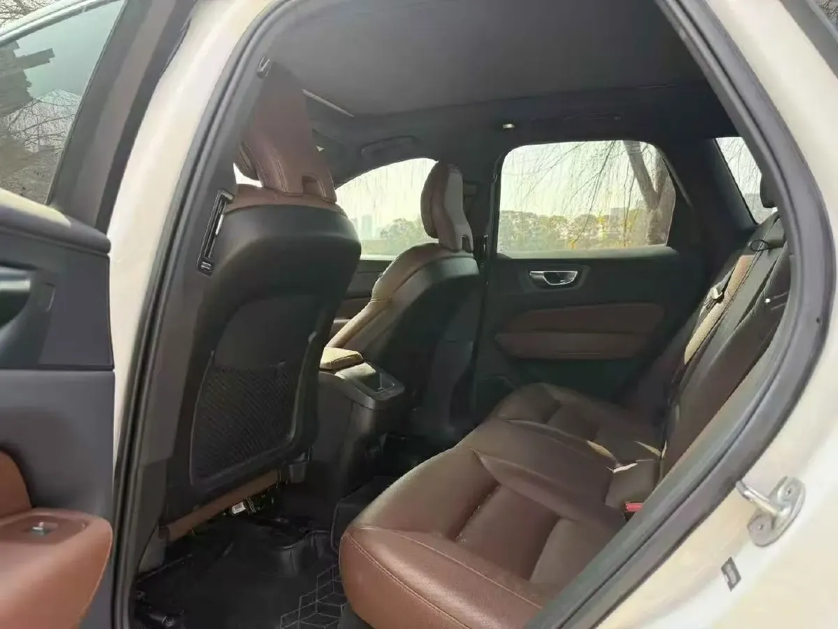 2023 Volvo XC60 2.0T 250HP L4 8AT,autocango,china used car exporter,china ev exporter,chinese used car exporter,chinese used ev exporter