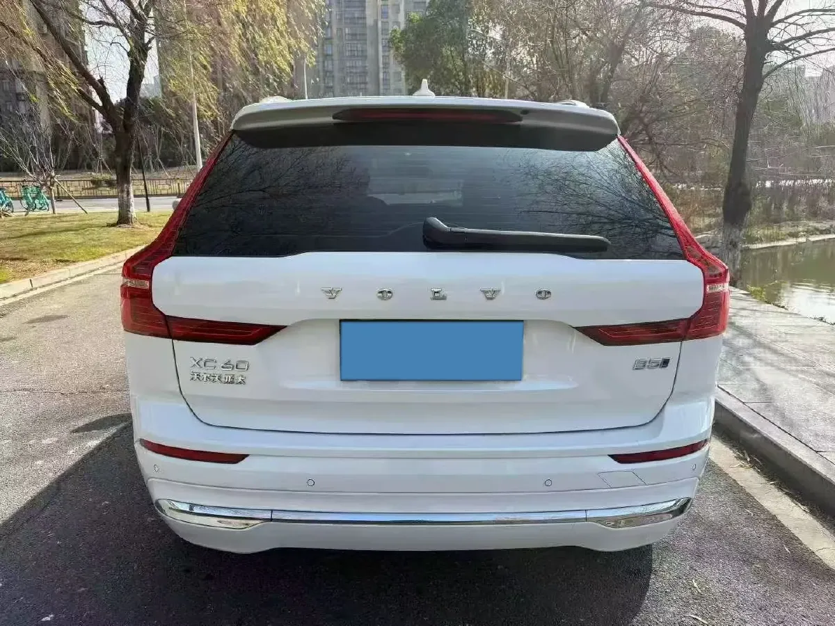 2023 Volvo XC60 2.0T 250HP L4 8AT,autocango,china used car exporter,china ev exporter,chinese used car exporter,chinese used ev exporter