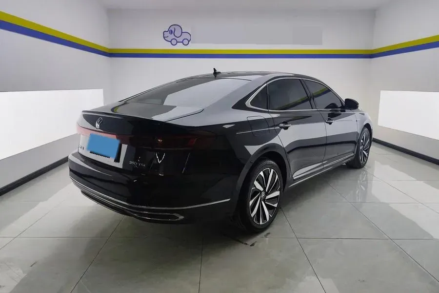 2024 Volkswagen Passat 2.0T 220HP L4 7DCT,autocango,china used car exporter,china ev exporter,chinese used car exporter,chinese used ev exporter