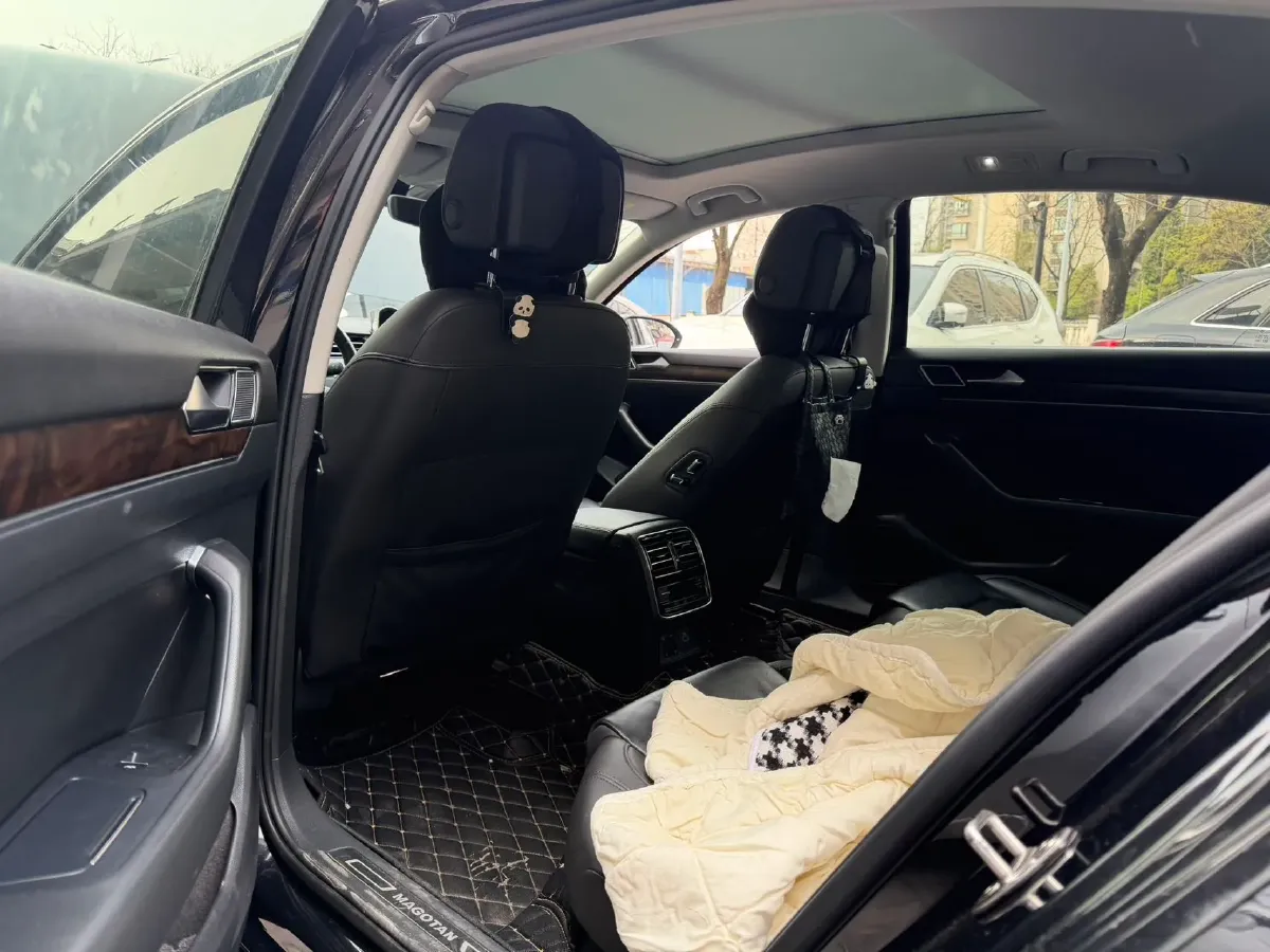 2019 Volkswagen Magotan 2.0T 186HP L4 7DCT,autocango,china used car exporter,china ev exporter,chinese used car exporter,chinese used ev exporter
