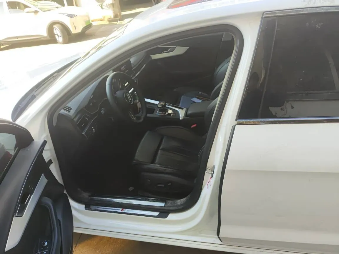 2020 Audi A4L 2.0T 190HP L4 7DCT,autocango,china used car exporter,china ev exporter,chinese used car exporter,chinese used ev exporter