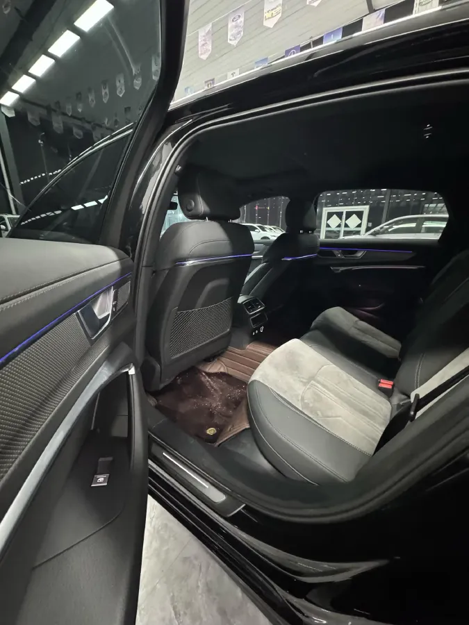 2024 Audi A6L 2.0T 190HP L4 7DCT,autocango,china used car exporter,china ev exporter,chinese used car exporter,chinese used ev exporter