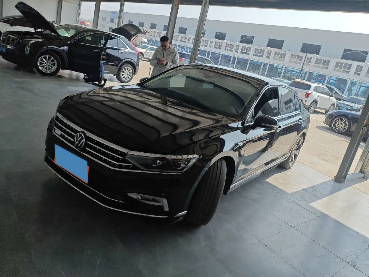 2023 Volkswagen Magotan 2.0T 220HP L4 7DCT,autocango,china used car exporter,china ev exporter,chinese used car exporter,chinese used ev exporter