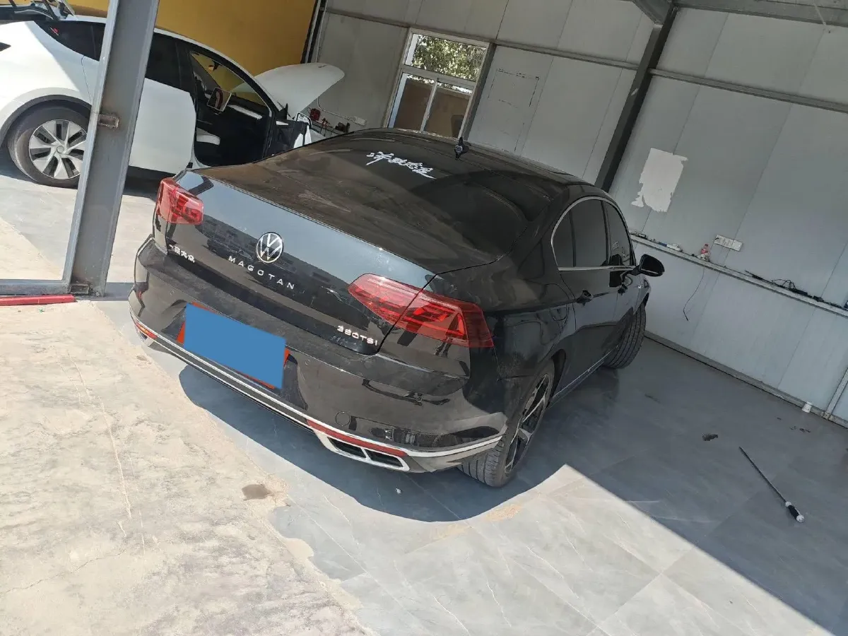 2023 Volkswagen Magotan 2.0T 220HP L4 7DCT,autocango,china used car exporter,china ev exporter,chinese used car exporter,chinese used ev exporter