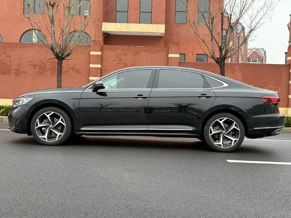 2024 Volkswagen Passat 2.0T 220HP L4 7DCT,autocango,china used car exporter,china ev exporter,chinese used car exporter,chinese used ev exporter