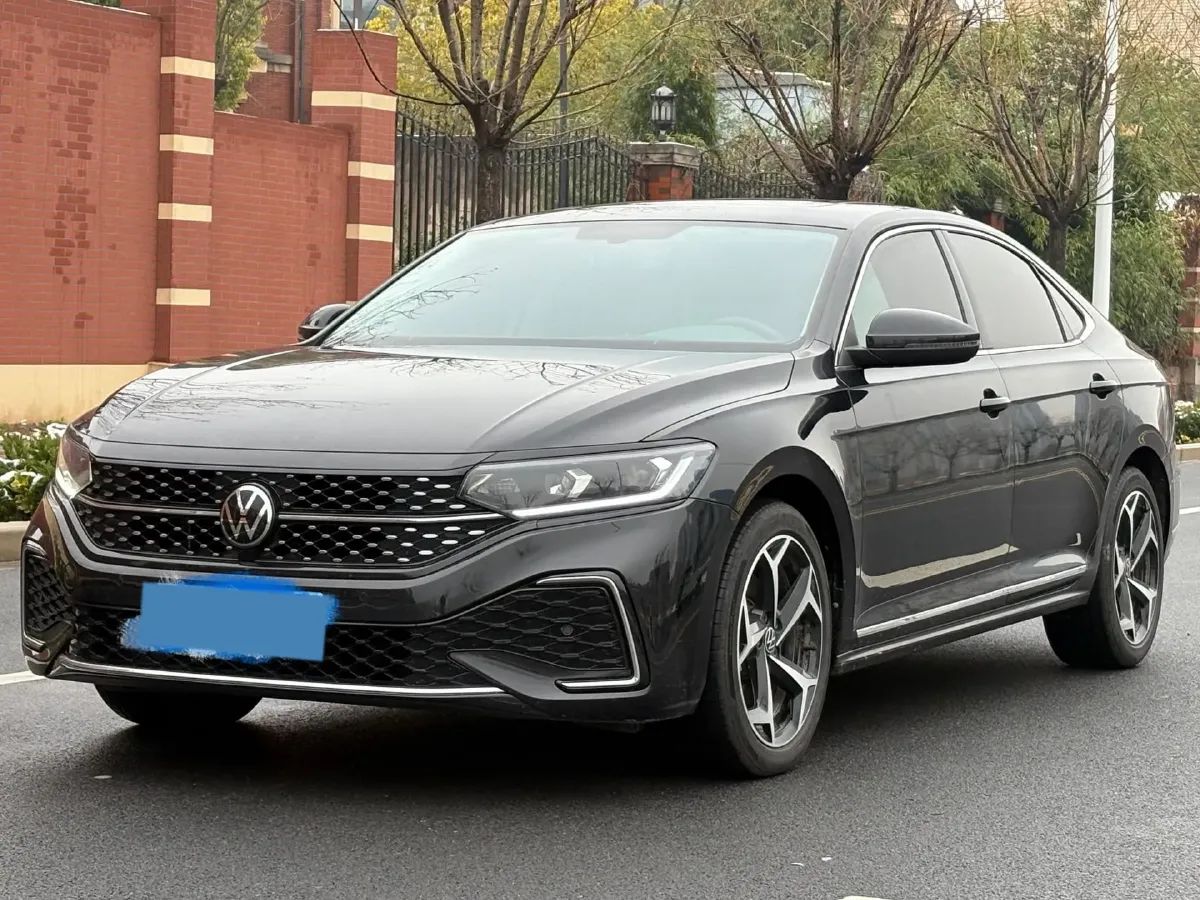 2024 Volkswagen Passat 2.0T 220HP L4 7DCT,autocango,china used car exporter,china ev exporter,chinese used car exporter,chinese used ev exporter