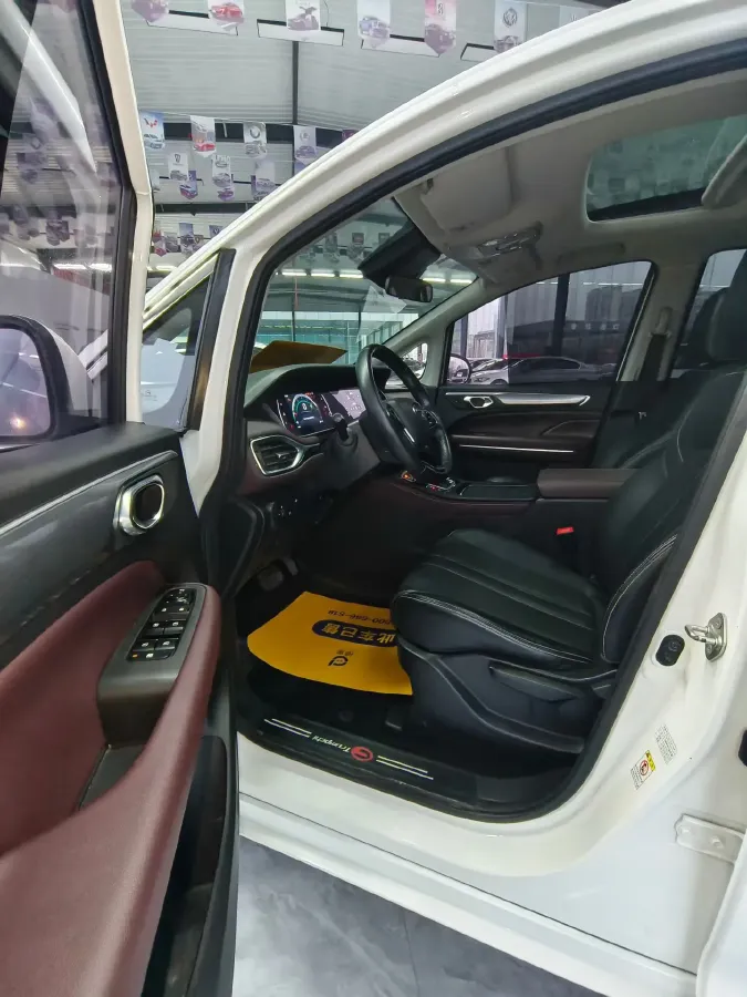 2021 GAC Trumpchi M6 1.5T 169HP L4 7DCT,autocango,china used car exporter,china ev exporter,chinese used car exporter,chinese used ev exporter