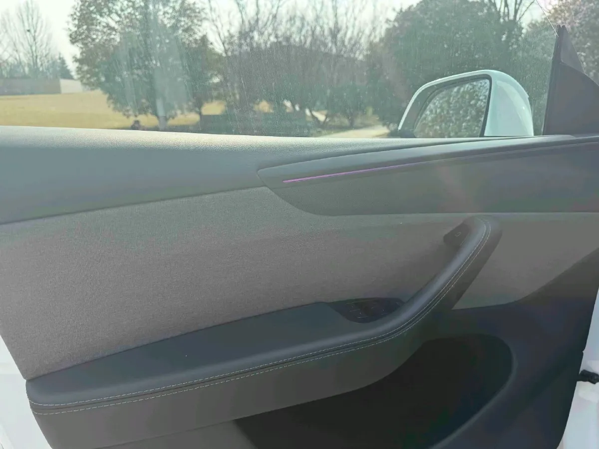 2025 Tesla Model Y BEV 62.5KWH,autocango,china used car exporter,china ev exporter,chinese used car exporter,chinese used ev exporter