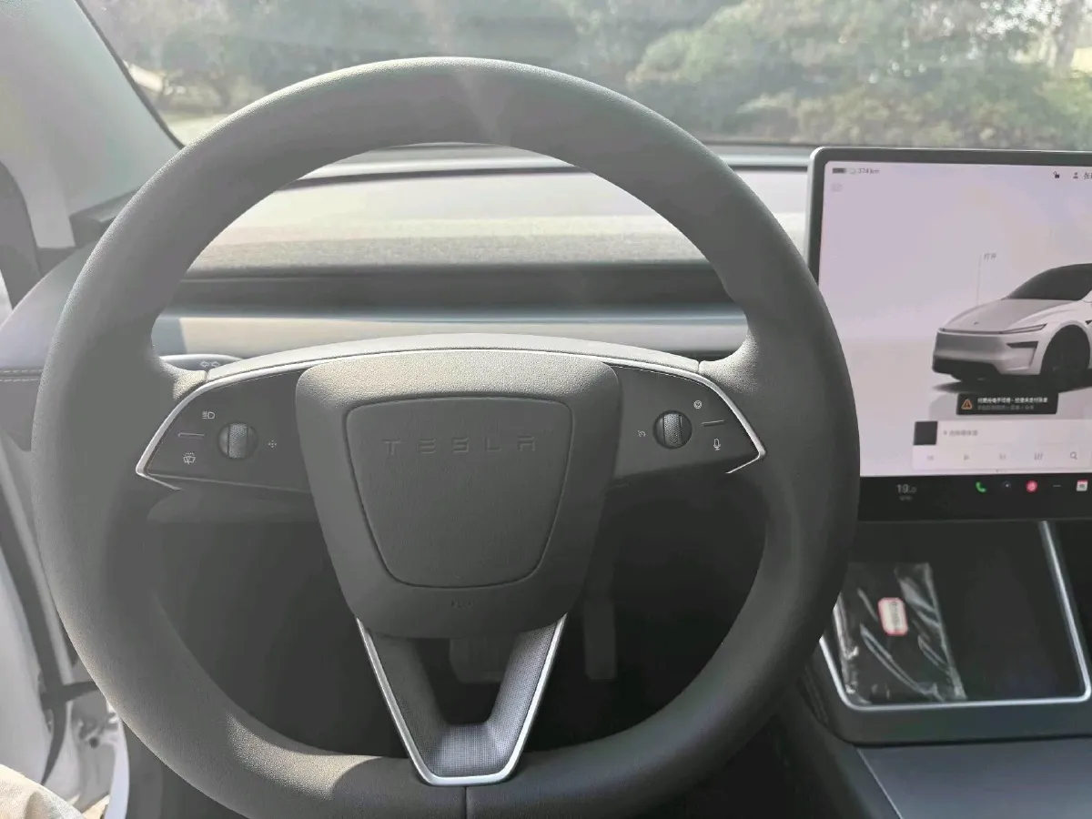 2025 Tesla Model Y BEV 62.5KWH,autocango,china used car exporter,china ev exporter,chinese used car exporter,chinese used ev exporter