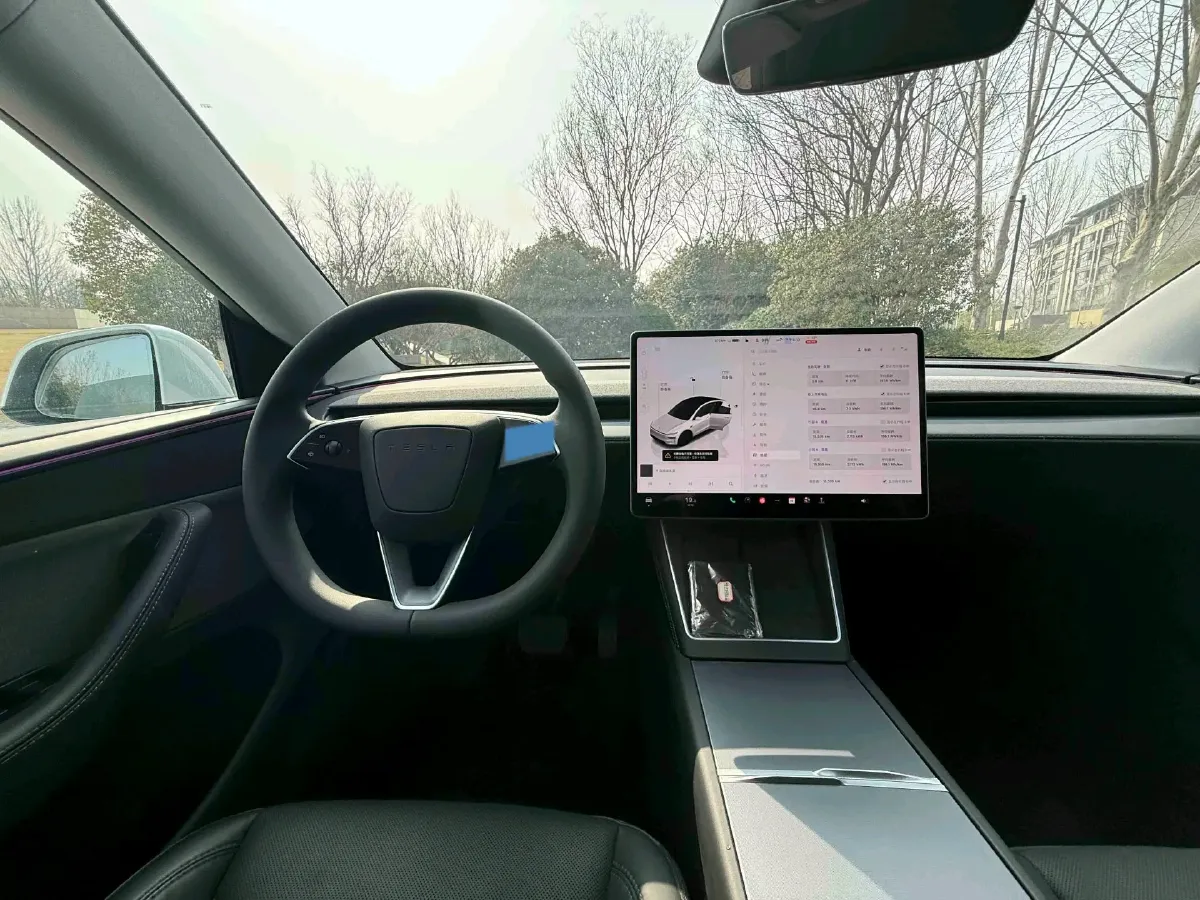 2025 Tesla Model Y BEV 62.5KWH,autocango,china used car exporter,china ev exporter,chinese used car exporter,chinese used ev exporter