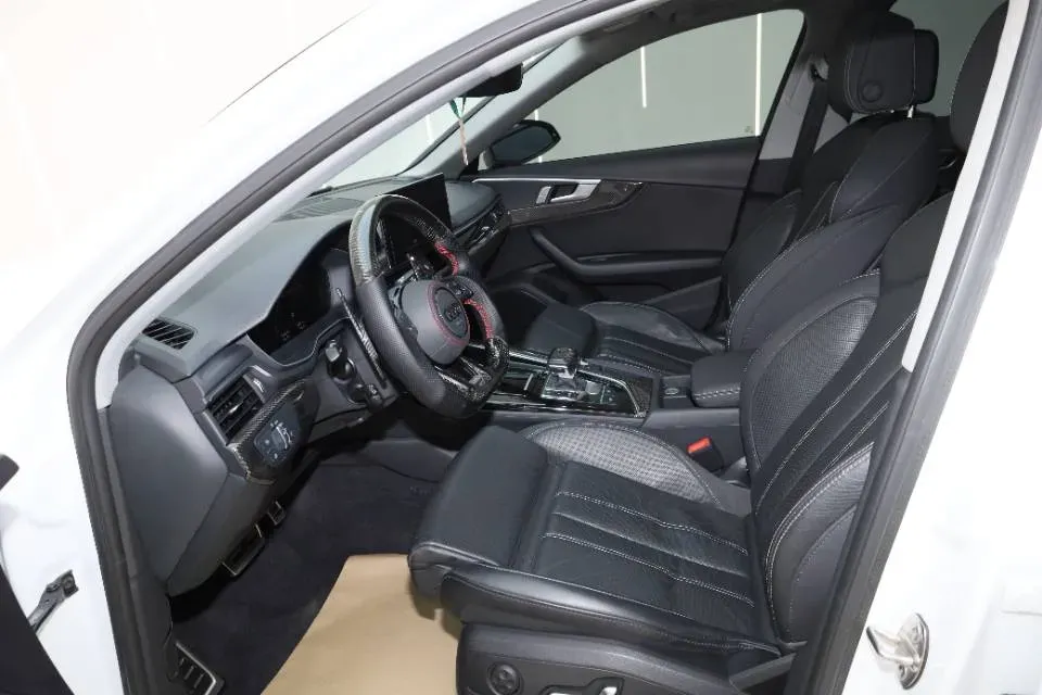 2023 Audi A4L 2.0T 190HP L4 7DCT,autocango,china used car exporter,china ev exporter,chinese used car exporter,chinese used ev exporter