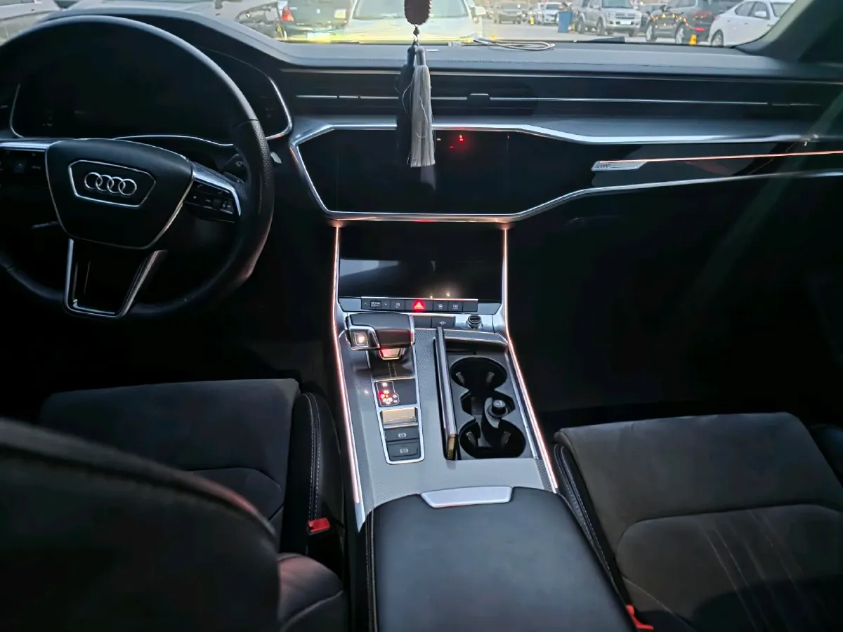 2020 Audi A6L 2.0T 190HP L4 7DCT,autocango,china used car exporter,china ev exporter,chinese used car exporter,chinese used ev exporter