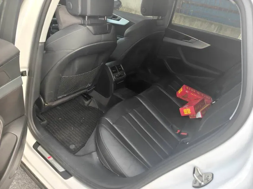 2022 Audi A4L 2.0T 190HP L4 7DCT,autocango,china used car exporter,china ev exporter,chinese used car exporter,chinese used ev exporter