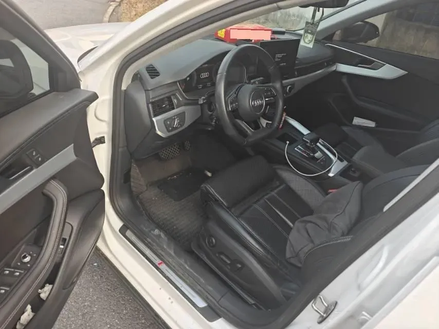 2022 Audi A4L 2.0T 190HP L4 7DCT,autocango,china used car exporter,china ev exporter,chinese used car exporter,chinese used ev exporter