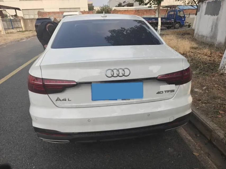 2022 Audi A4L 2.0T 190HP L4 7DCT,autocango,china used car exporter,china ev exporter,chinese used car exporter,chinese used ev exporter