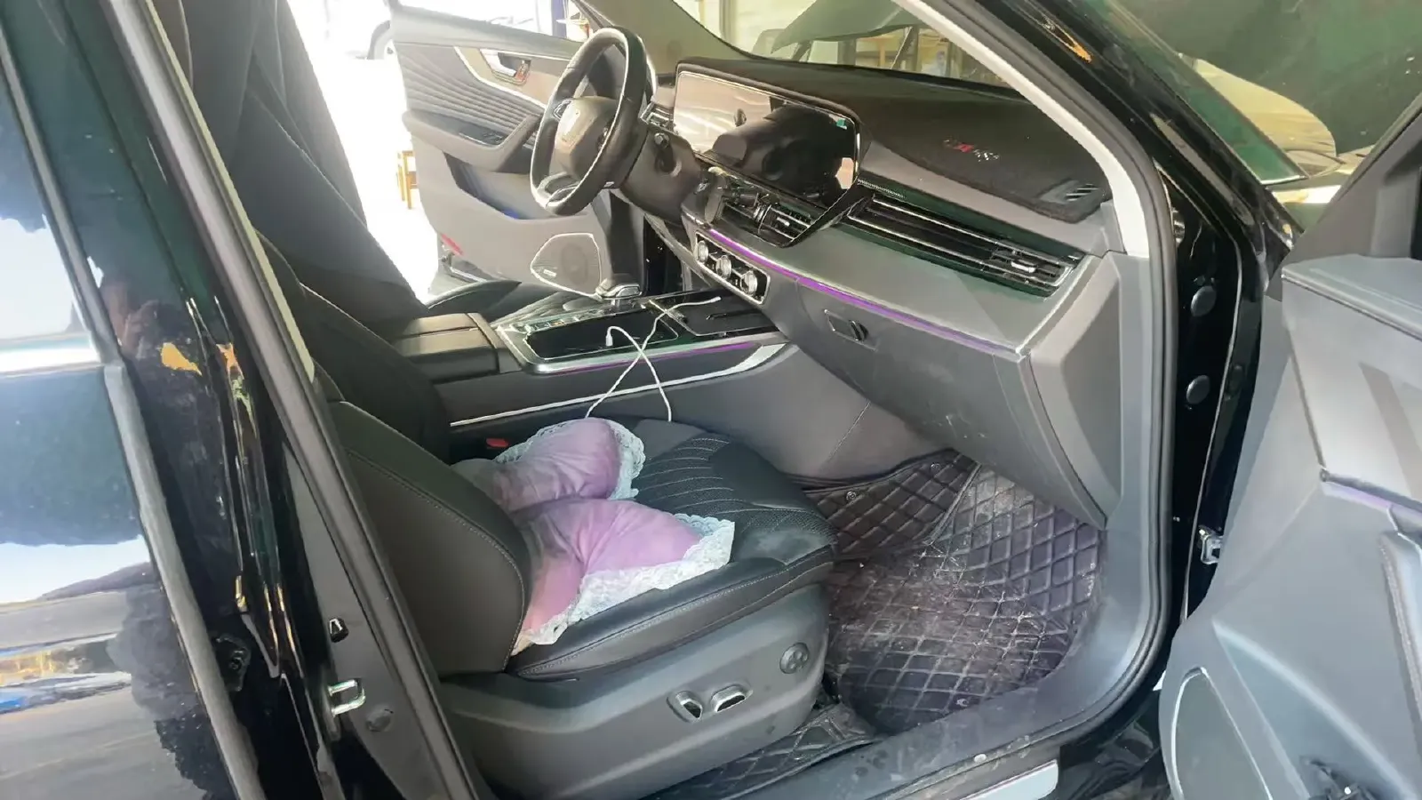 2023 HongQi HS5 2.0T 252HP L4 8AT,autocango,china used car exporter,china ev exporter,chinese used car exporter,chinese used ev exporter