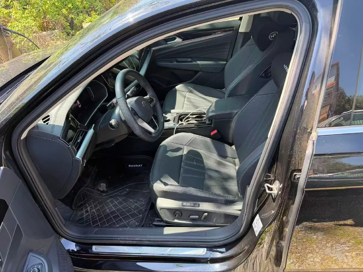 2024 Volkswagen Passat 2.0T 220HP L4 7DCT,autocango,china used car exporter,china ev exporter,chinese used car exporter,chinese used ev exporter