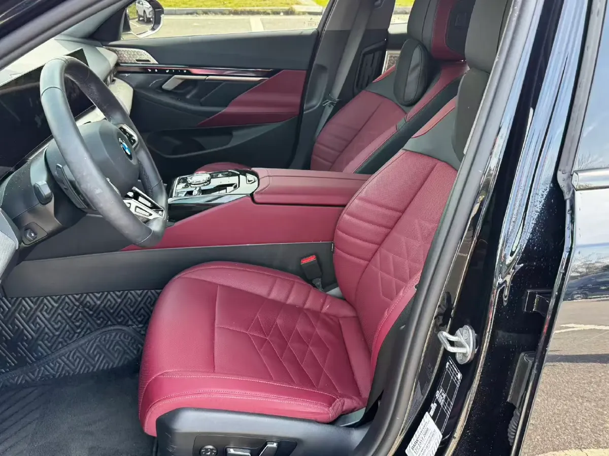 2024 BMW 5 Series 2.0T 258HP L4 8AT,autocango,china used car exporter,china ev exporter,chinese used car exporter,chinese used ev exporter