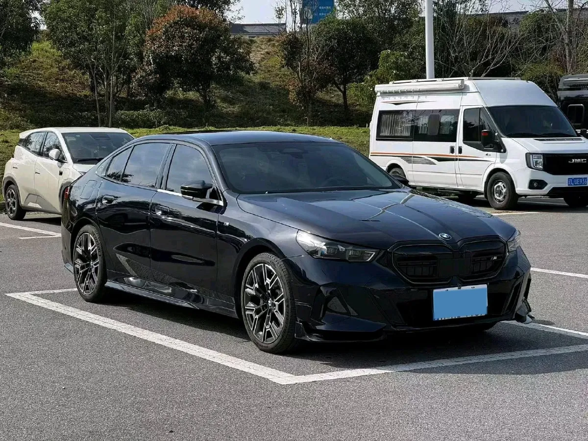2024 BMW 5 Series 2.0T 258HP L4 8AT,autocango,china used car exporter,china ev exporter,chinese used car exporter,chinese used ev exporter