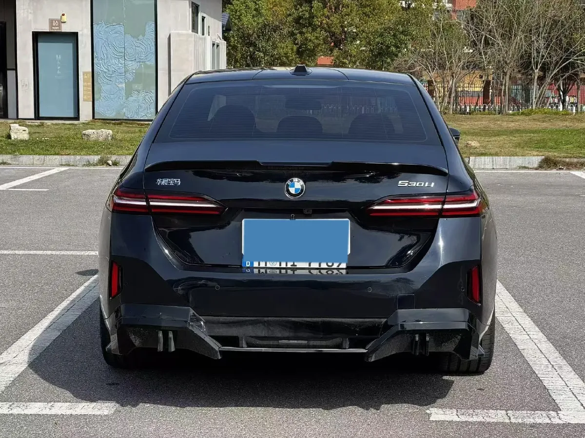 2024 BMW 5 Series 2.0T 258HP L4 8AT,autocango,china used car exporter,china ev exporter,chinese used car exporter,chinese used ev exporter