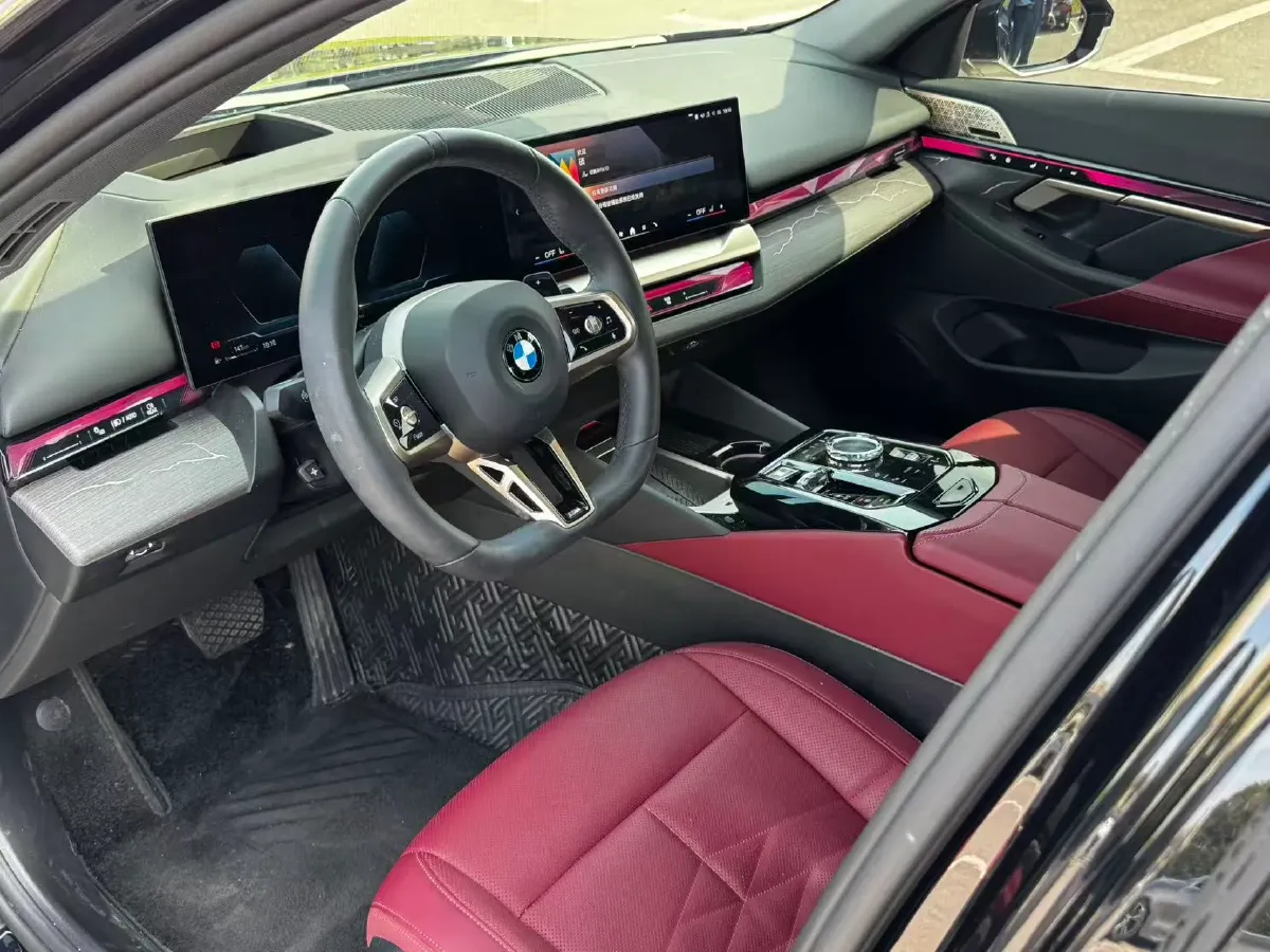 2024 BMW 5 Series 2.0T 258HP L4 8AT,autocango,china used car exporter,china ev exporter,chinese used car exporter,chinese used ev exporter