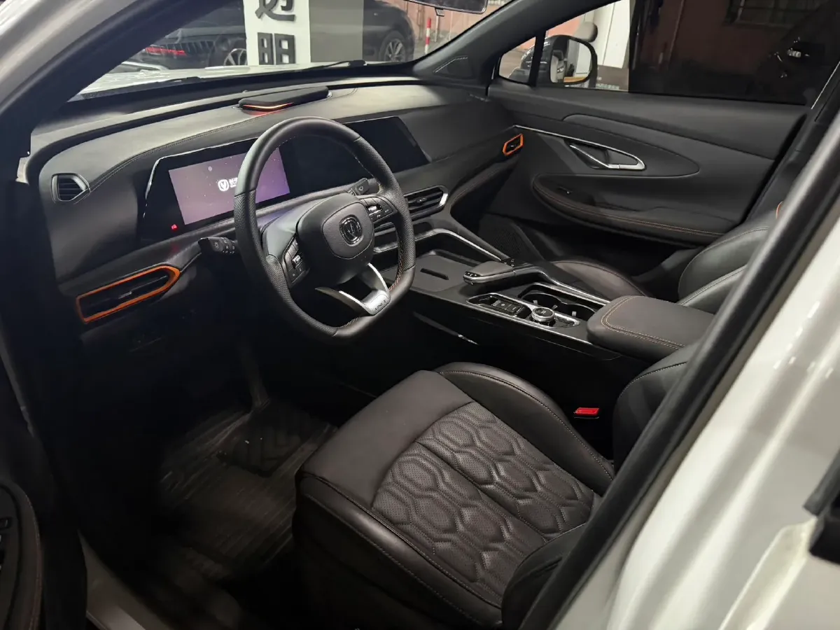 2022 ChangAn UNI-T 1.5T 188HP L4 7DCT,autocango,china used car exporter,china ev exporter,chinese used car exporter,chinese used ev exporter