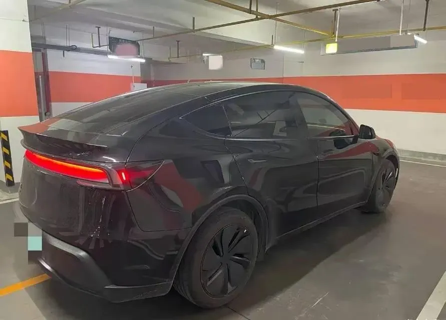 2025 Tesla Model Y BEV 62.5KWH,autocango,china used car exporter,china ev exporter,chinese used car exporter,chinese used ev exporter