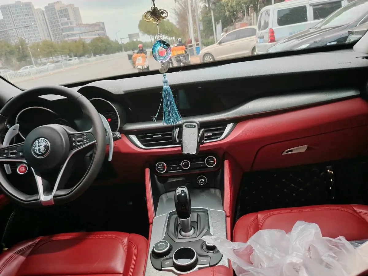 2020 Alfa Romeo Stelvio 2.0T 280HP L4 8AT,autocango,china used car exporter,china ev exporter,chinese used car exporter,chinese used ev exporter