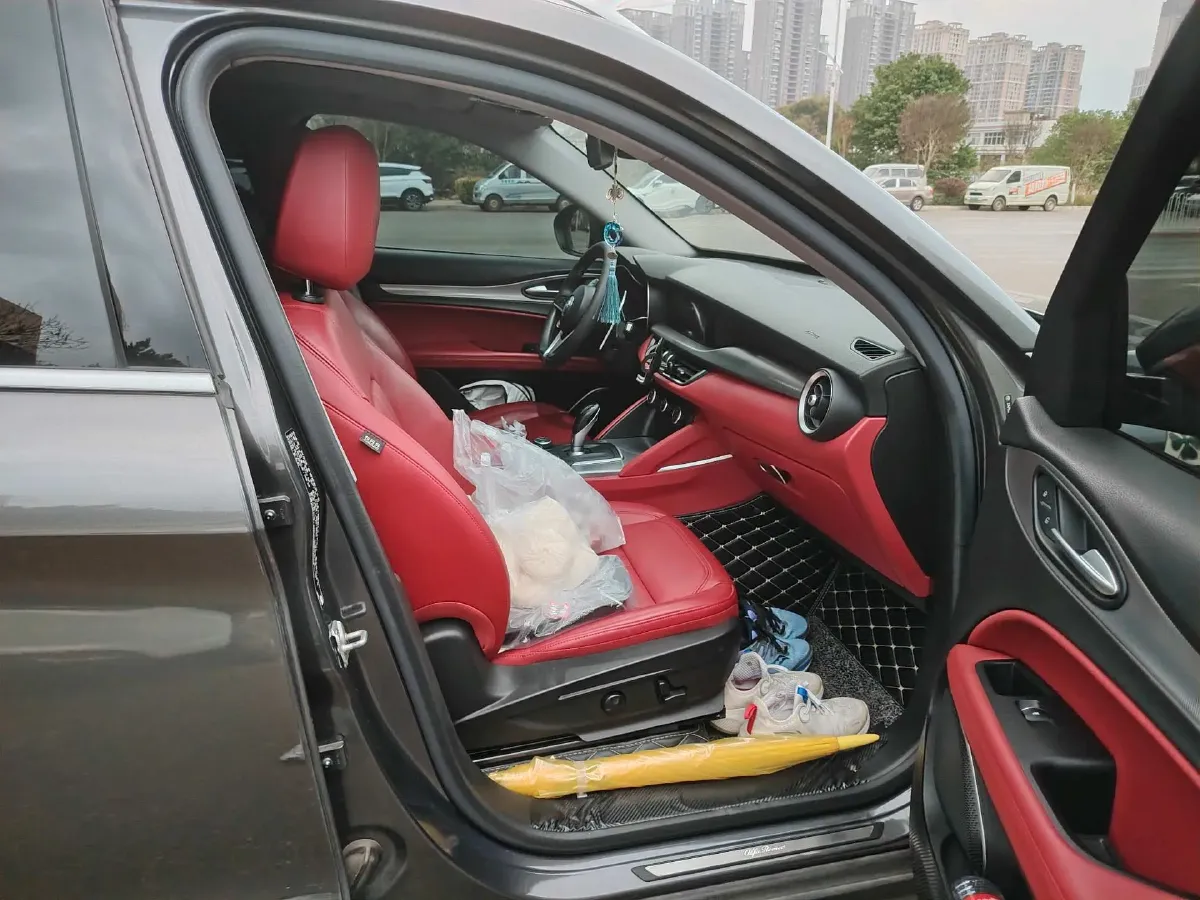 2020 Alfa Romeo Stelvio 2.0T 280HP L4 8AT,autocango,china used car exporter,china ev exporter,chinese used car exporter,chinese used ev exporter